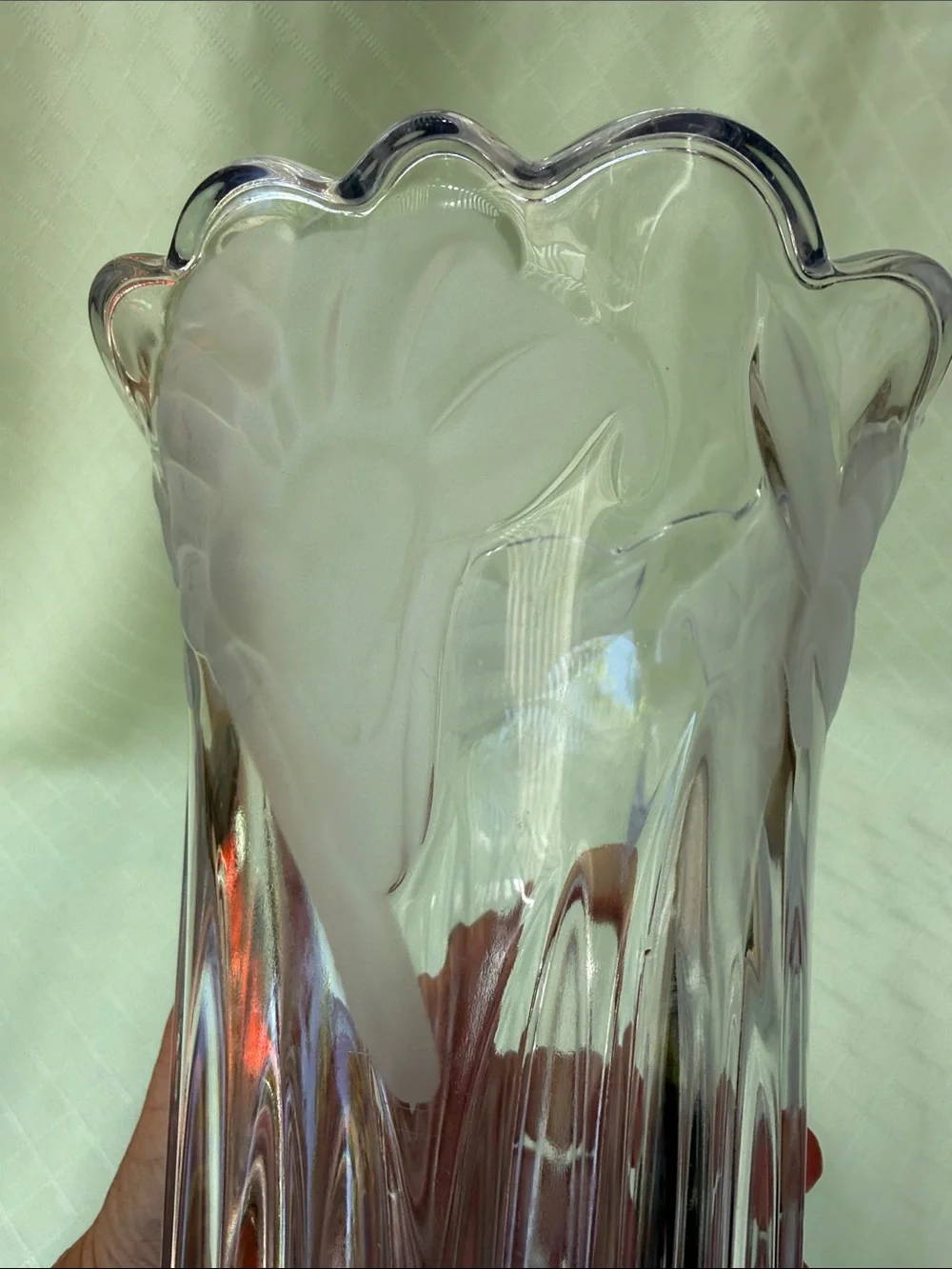 Vintage Crystal Decorative Vase - Elegant Scalloped Rim